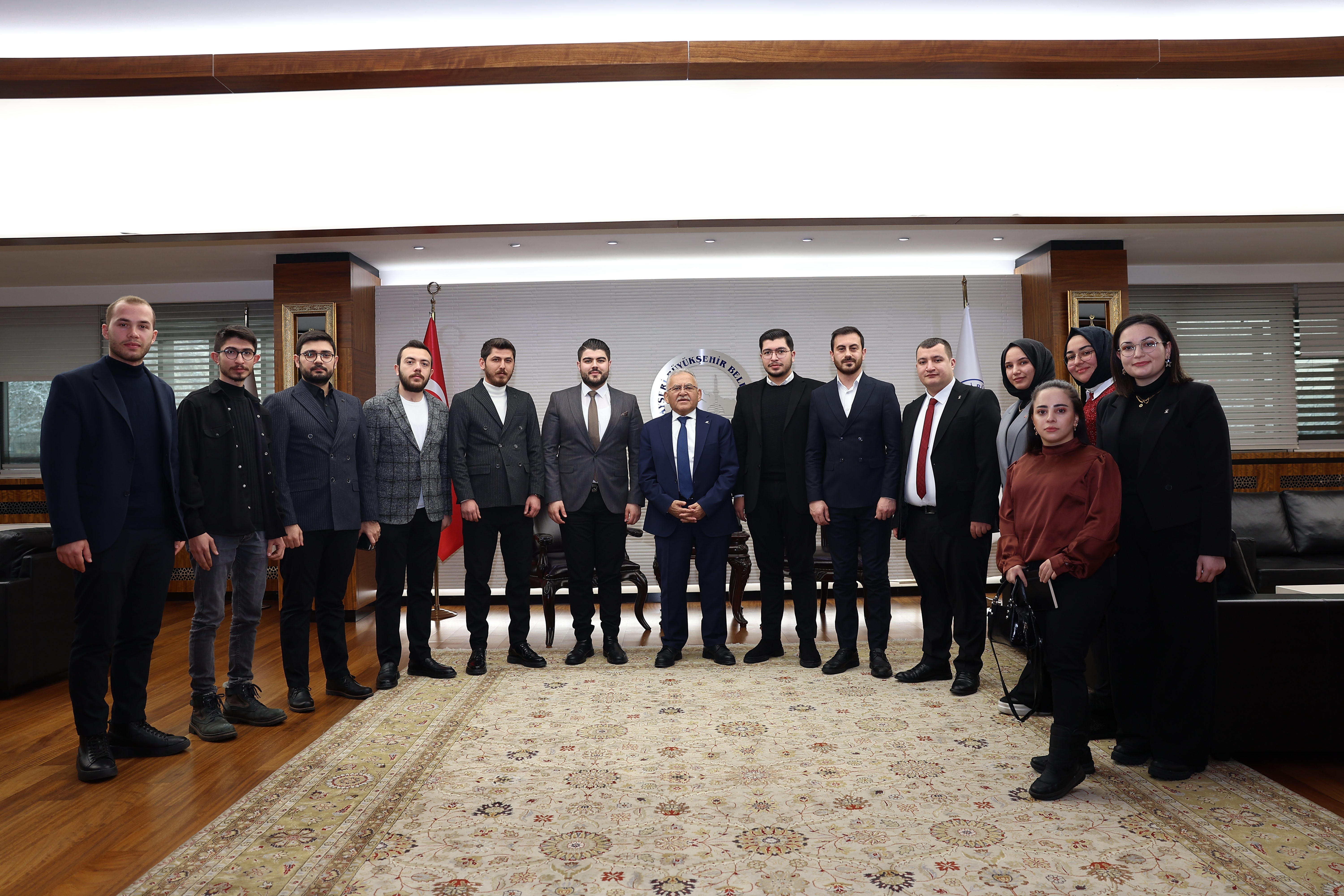 Büyükkılıç, AK Parti Kayseri İl Gençlik Kolları Başkanı Danacı ve yönetimini kabul etti