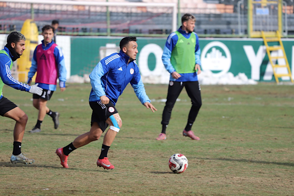 Karaköprü Belediyespor, 12 Bingölspor maçı öncesi hazırlıklarını sürdürüyor<