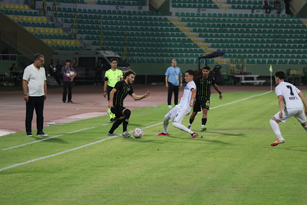 Şanlıurfaspor ile Adana Demirspor 1-1 berabere kaldı<
