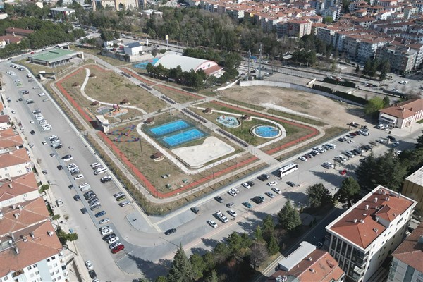 TOKİ heyeti, Yüzüncü Yıl Millet Bahçesi'ni inceledi