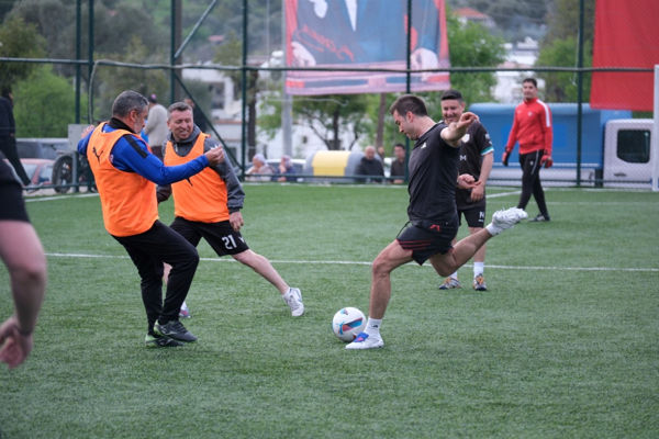 Çiftlik Halı Saha Tesisleri vatandaşların kullanımına açıldı<