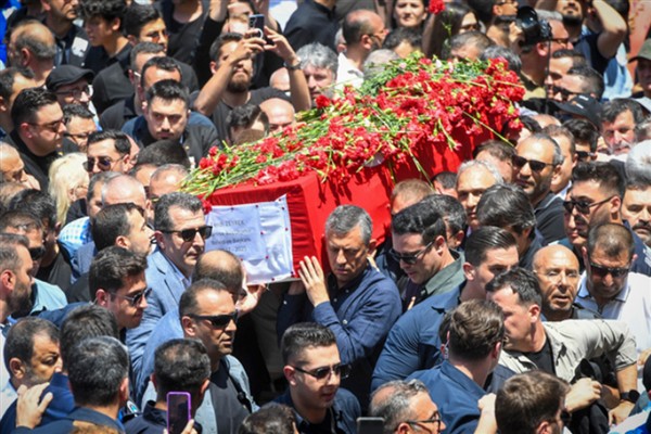 Özel: Manisa; dualarla, karanfillerle, gözyaşlarıyla uğurladı evladını
