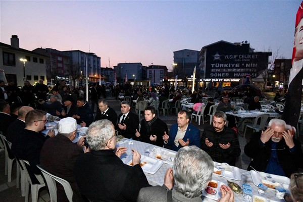 Bağlarbaşı'nda iftar sofrası kuruldu