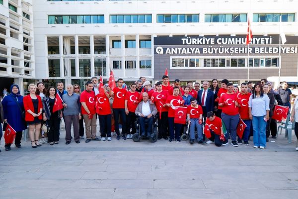 Özel bireyler Engelliler Haftası’nda bir günlüğüne asker oldu<