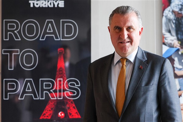 Bakan Bak’tan Mircea Lucescu için taziye mesajı<