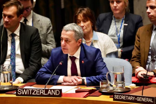 Cassis, Baden-Württemberg Başbakanı Kretschmann ile bir araya geldi<