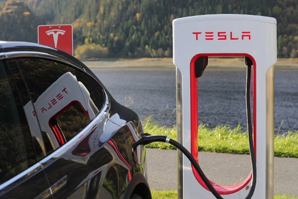 Tesla’da Avrupa kayıtlarında toparlanma sürüyor<