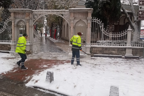 Bursa Büyükşehir Belediyesi'nden kar ve lodosa karşı çalışma<