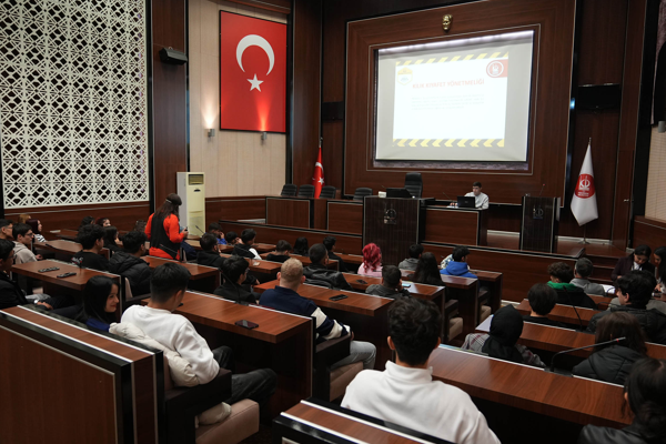 Keçiören Belediyesi’nde staj yapan öğrencilere oryantasyon eğitimi verildi<