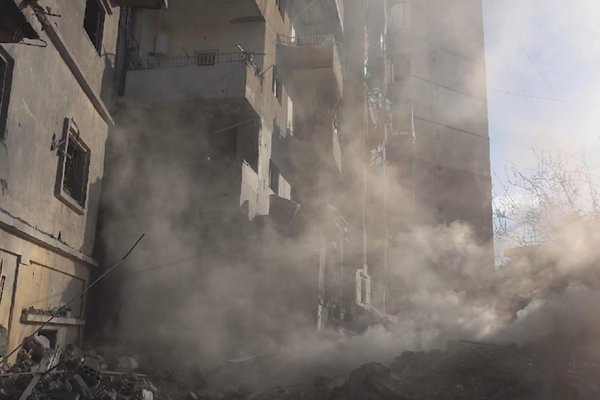 İsrail’in Güney Lübnan’daki hava saldırıları yıkıma neden oldu<