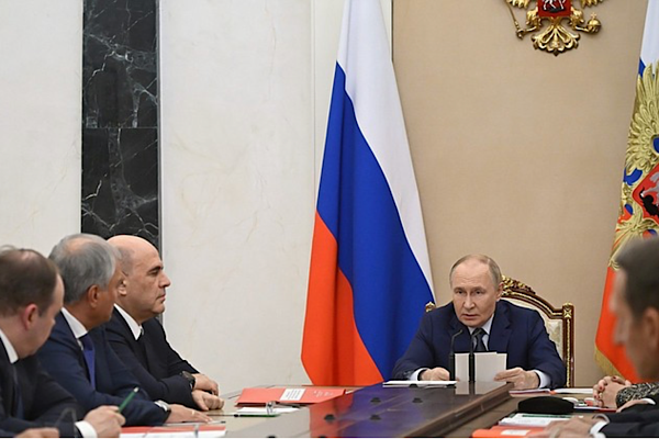  Putin, Rusya'nın ABD ile nükleer silah sınırlamalarına bir yıl daha uyacağını söyledi<