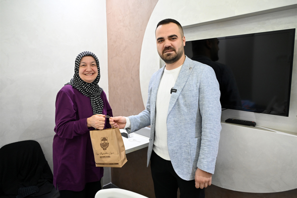 Yalova Belediyesi'nden hastalara ve yeni doğan bebeklere ziyaret<