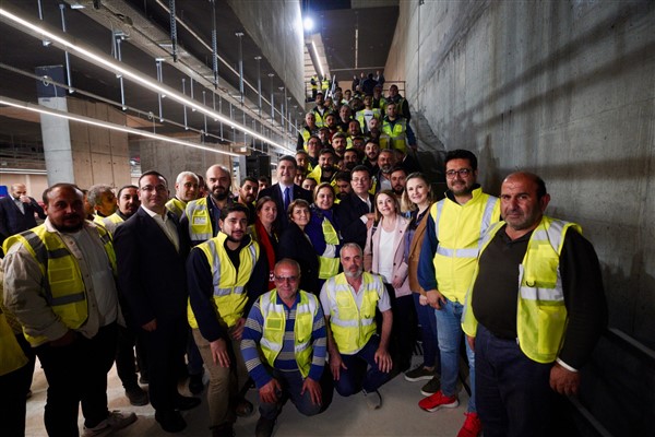 İmamoğlu, metro çalışanlarıyla iftar sofrasında buluştu