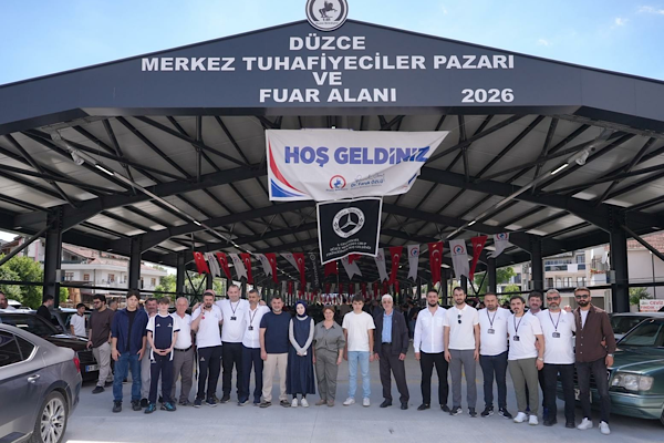Mercedes tutkunları Düzce’de bir araya geldi<