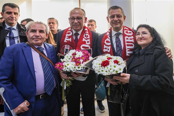 Özel, Turgutlu'da muhtarlarla ve STK temsilcileri ile bir araya geldi