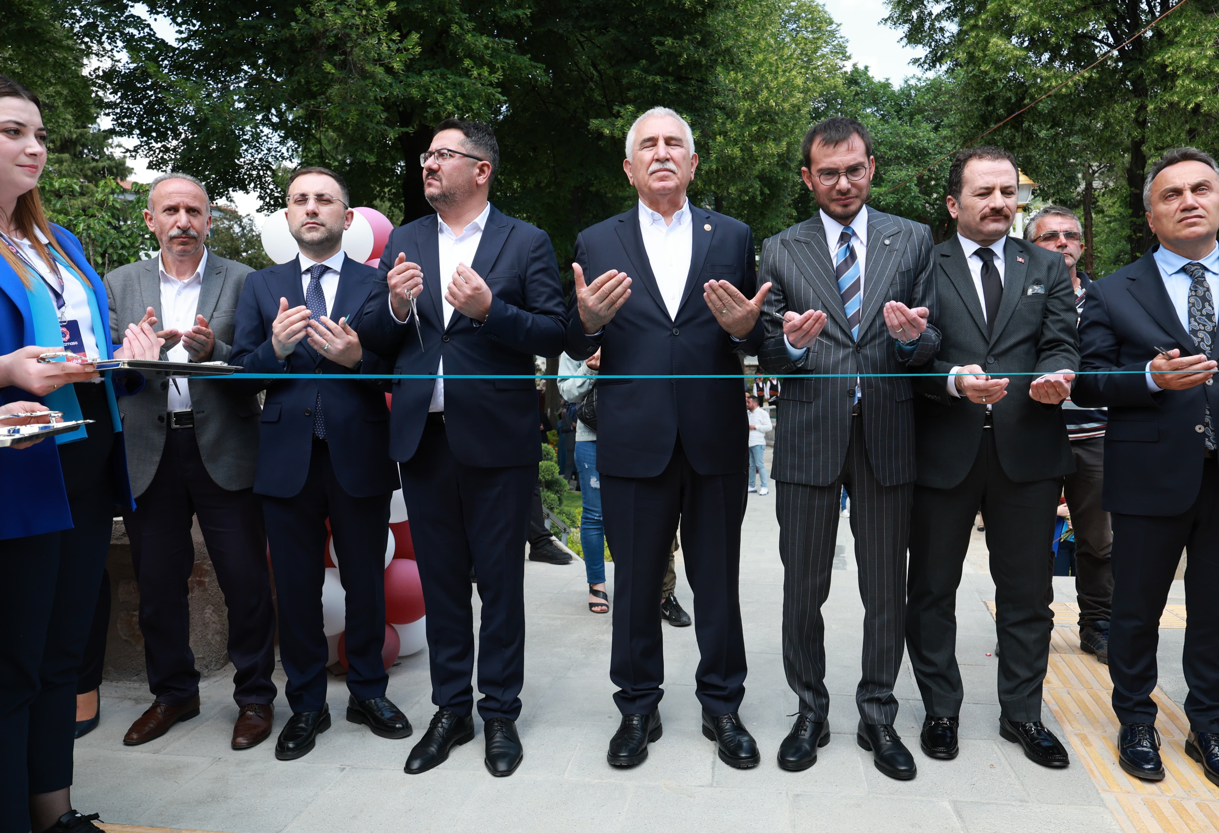 Dudayev Parkı ve kafeler hizmete açıldı<