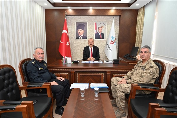 Vali Canalp, Bakan Yerlikaya'nın başkanlığındaki VKS toplantısına katıldı<