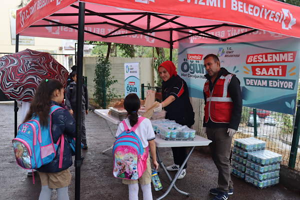 İzmit'te Beslenme Saati Projesi 3 okulda sürdürülüyor