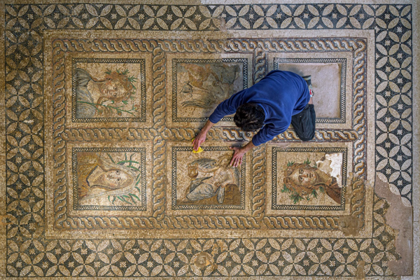 İzmir Büyükşehir Belediyesi’nden antik kazılara destek<