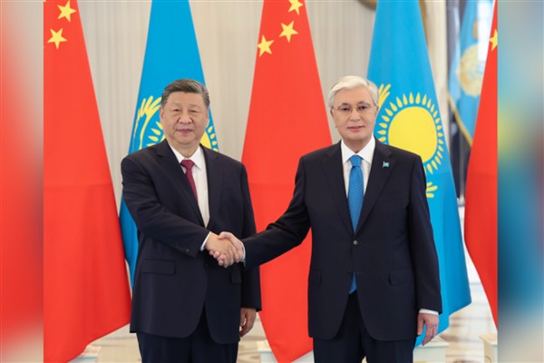 Cumhurbaşkanı Xi, Kazak mevkidaşı Tokayev ile görüştü<