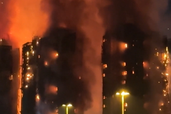 Hong Kong'da büyük yangın: 13 kişi hayatını kaybetti