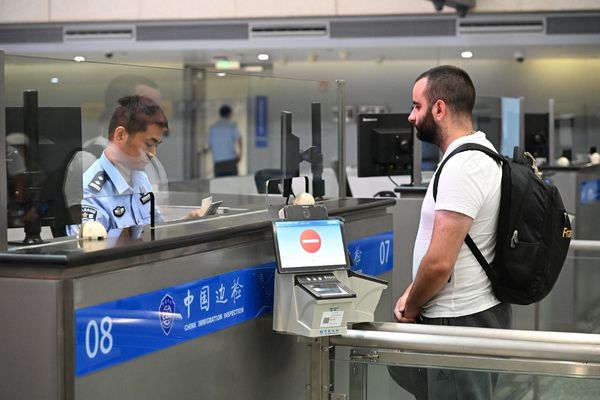 Çin, vizesiz giriş ve transit uygulamalarını geliştirecek<
