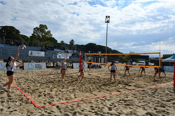 Burhaniye-Ören Atatürk Kupası Plaj Voleybolu tamamlandı<