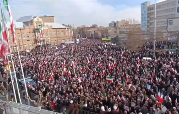 İran kitlesel mitingler düzenliyor<