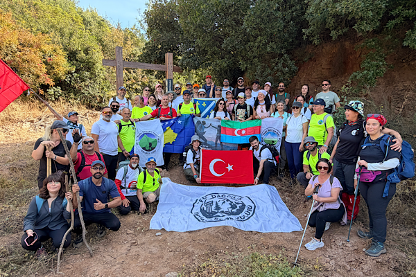 Prizrenli dağcılar Selçuk’ta 55 kişilik kardeşlik yürüyüşünde buluştu<