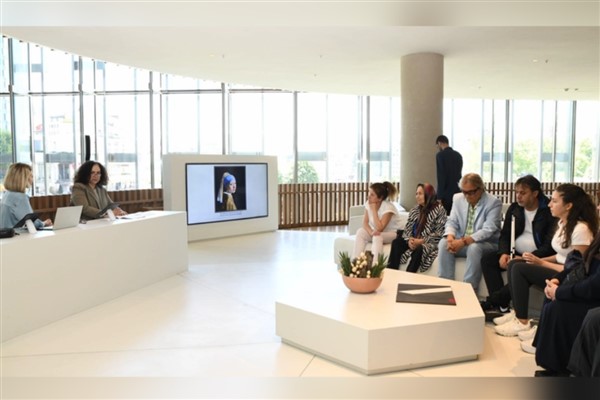 Türk Telekom, Engelliler Haftası’nda AKM’de tablolara ses verdi