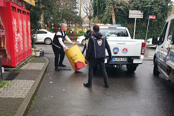 Maltepe'de kaldırım ve kamusal alan işgallerine yönelik denetim sürüyor<