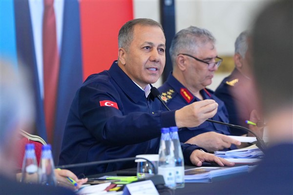 Yerlikaya: Ülkelerine gönüllü geri dönüş yapan Suriyelilerin sayısı 450 bin 169'e ulaştı