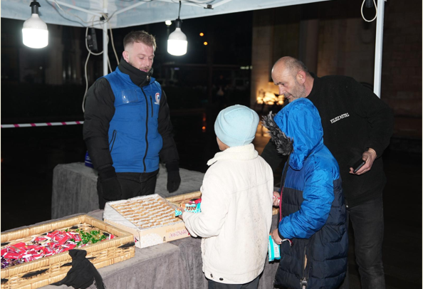 Düzce Belediyesi'nden kandil şekeri ikramı<
