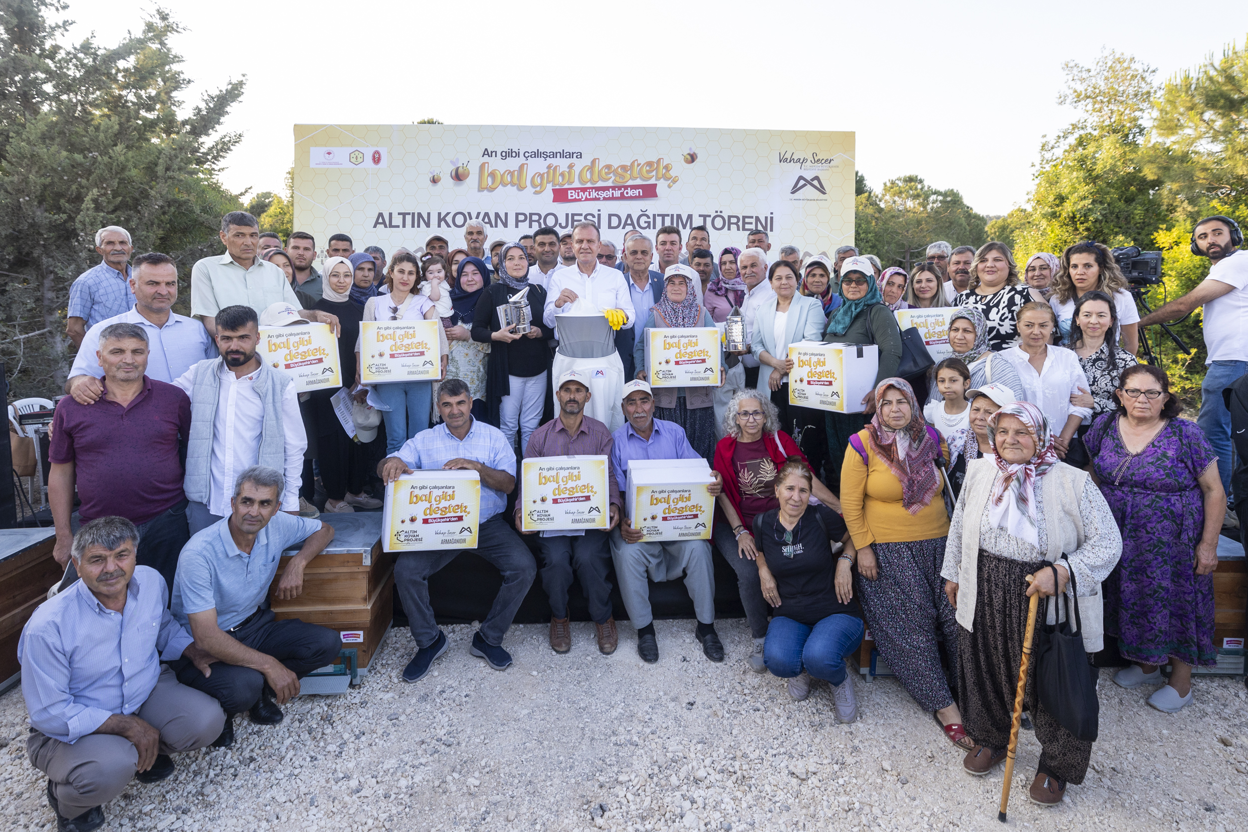 Başkan Seçer, Altın Kovan Projesi Dağıtım Töreni'ne katıldı<