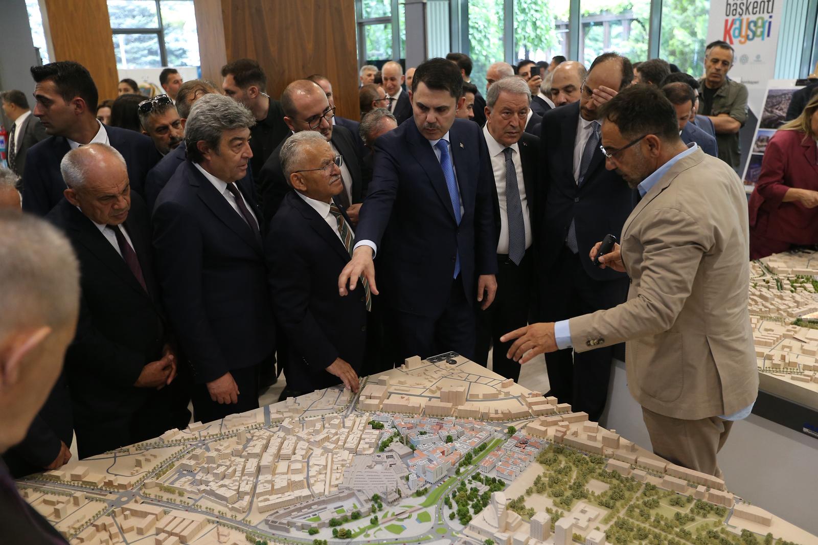 Kurum ve Yumaklı Kayseri’de Büyükkılıç’ı ziyaret etti
