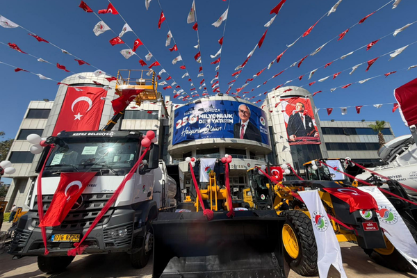 Kepez Belediyesi’nden 250 milyon liralık yatırım: 37 yeni araç hizmete alındı<
