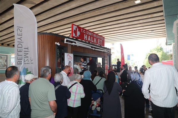 Halk Et mobil aracı, Körfez ilçesinde vatandaşlarla buluştu<