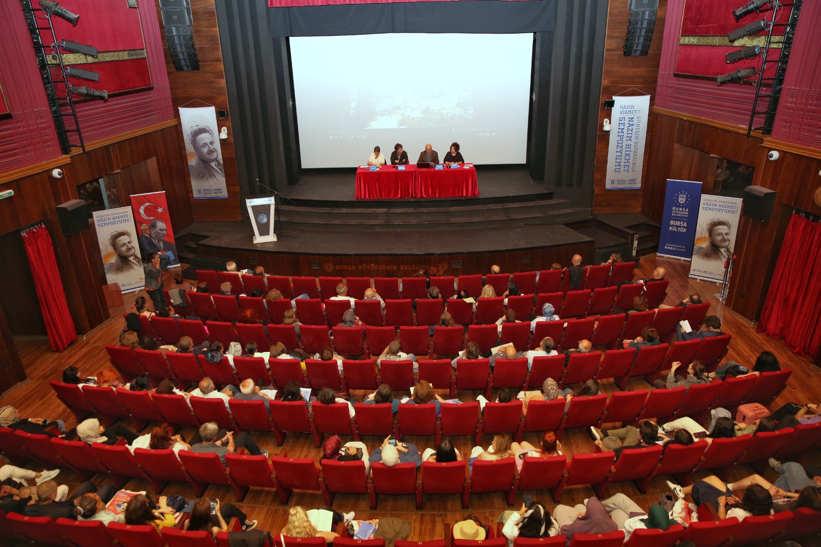 Bursa'da ‘Güneşin Sofrasında Nazım Hikmet Sempozyumu’ düzenlendi