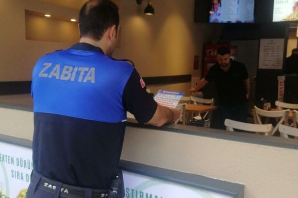 Orhangazi Belediyesi'nden kaldırım işgallerine karşı bilgilendirme çalışması<