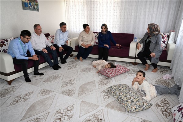 Batman'da engelli vatandaşlar evlerinde ziyaret edildi