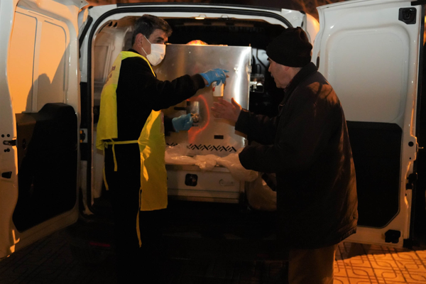 Keçiören'de sıcak çorba ikramı