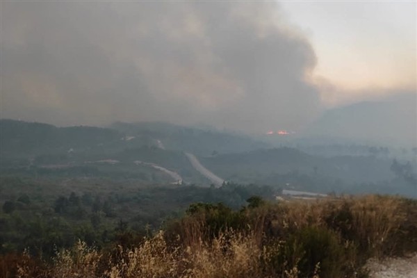 Hatay'da Çamlıtepe Karakolu çevresinde yangın çıktı<