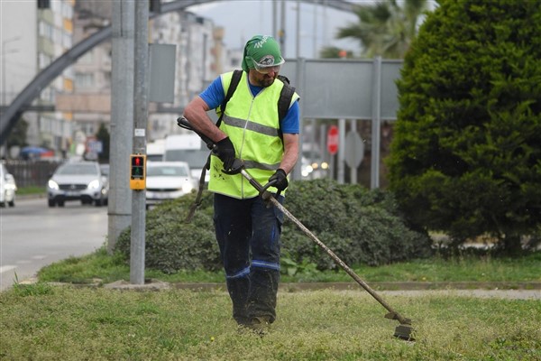 Giresun'da yeşil alanlarda temizlik ve bakım çalışmaları sürüyor<