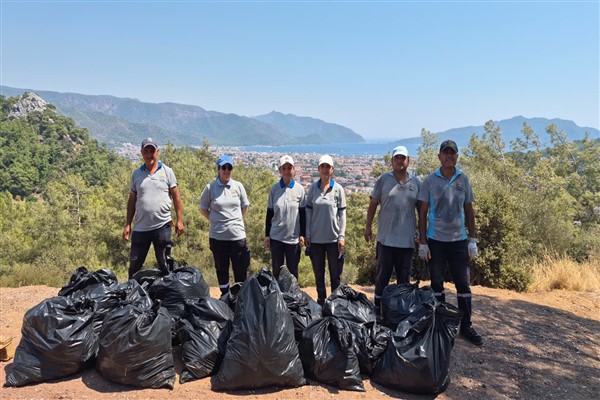 Marmaris’te seyir noktalarında temizlik çalışması yapıldı<