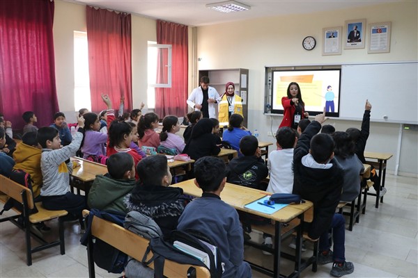 Haliliye Belediyesi, öğrencilere yönelik eğitim seminerleri düzenliyor <