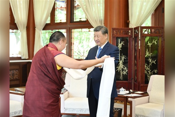 Çin Cumhurbaşkanı Xi, Panchen Rinpoche’yi kabul etti<
