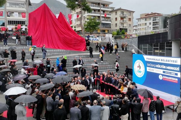 Pamukkale’de 10 yıldır tamamlanamayan Bağbaşı Kültür Merkezi açıldı<