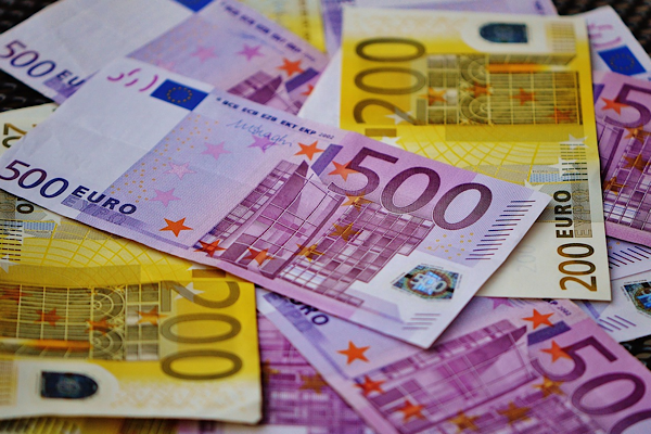 Euro üzerindeki baskı hafifledi<