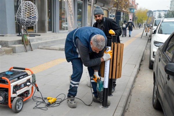 Diyarbakır Büyükşehir Belediyesi bin adet çöp kovasının montajını bitirdi