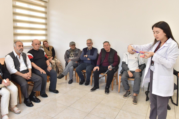 Kepez Belediyesi'nden huzurevi sakinlerine ağız ve diş sağlığı taraması<